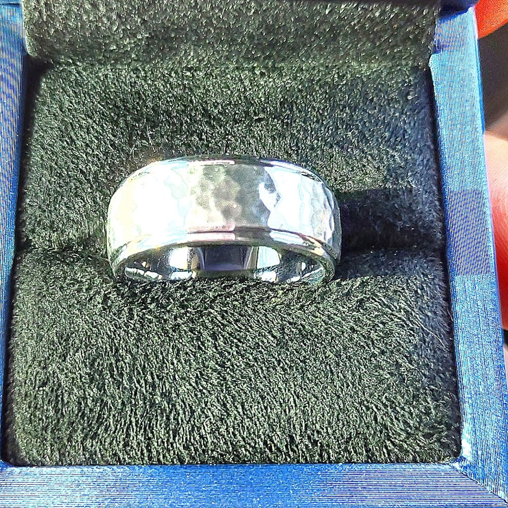 Mens .925 Sterling "Hammered" Silver Wedding/Band Ring